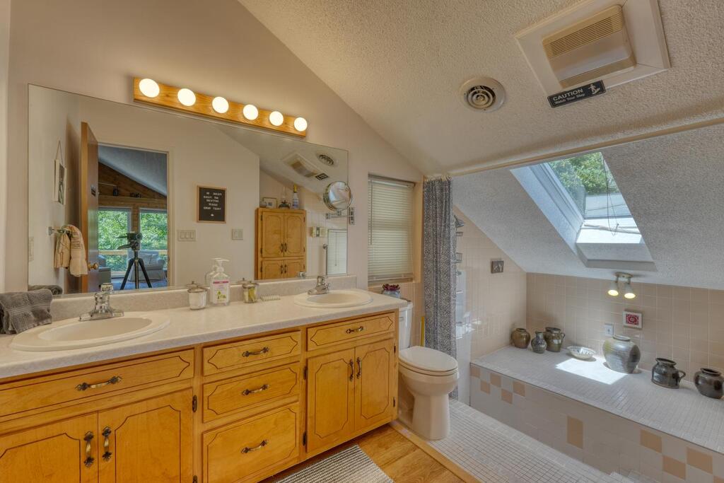1710 Summit Trail