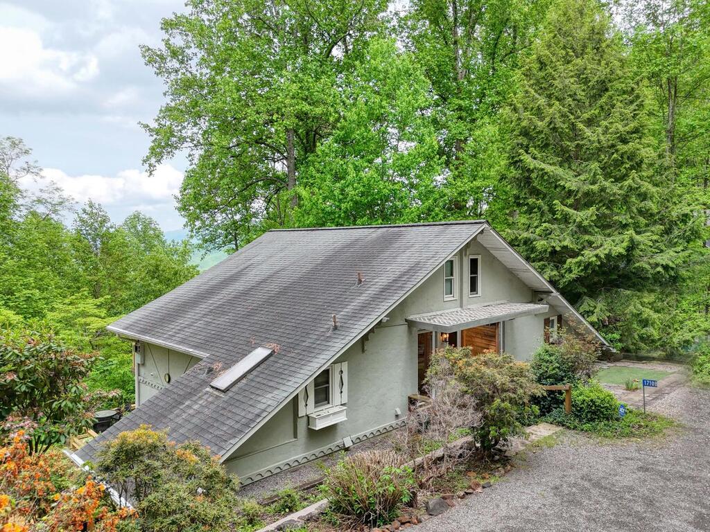 1710 Summit Trail