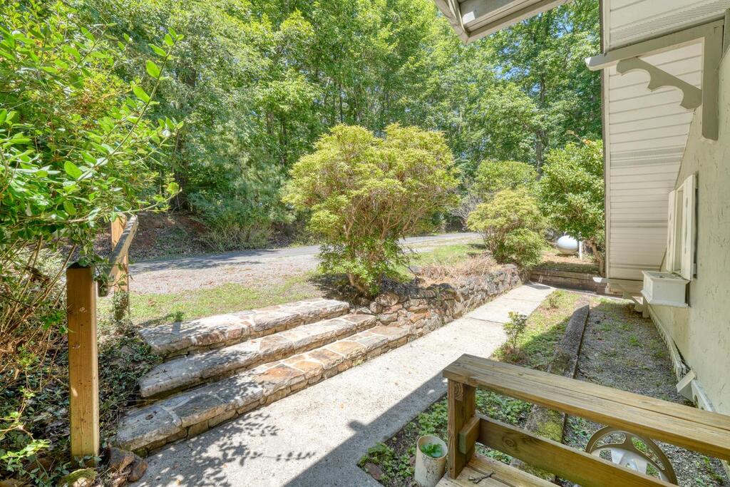 1710 Summit Trail