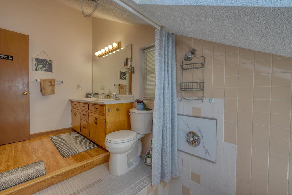 1710 Summit Trail