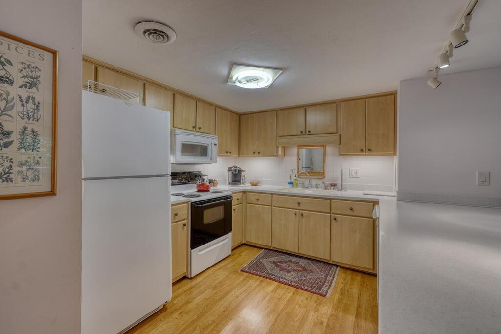 1710 Summit Trail