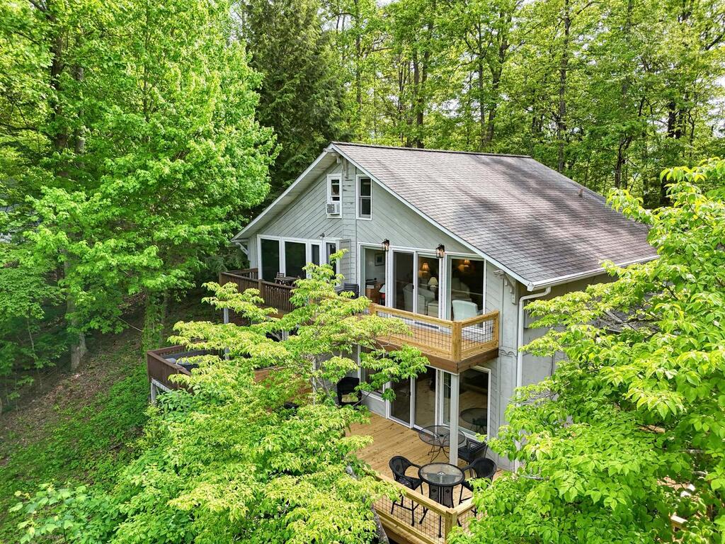 1710 Summit Trail