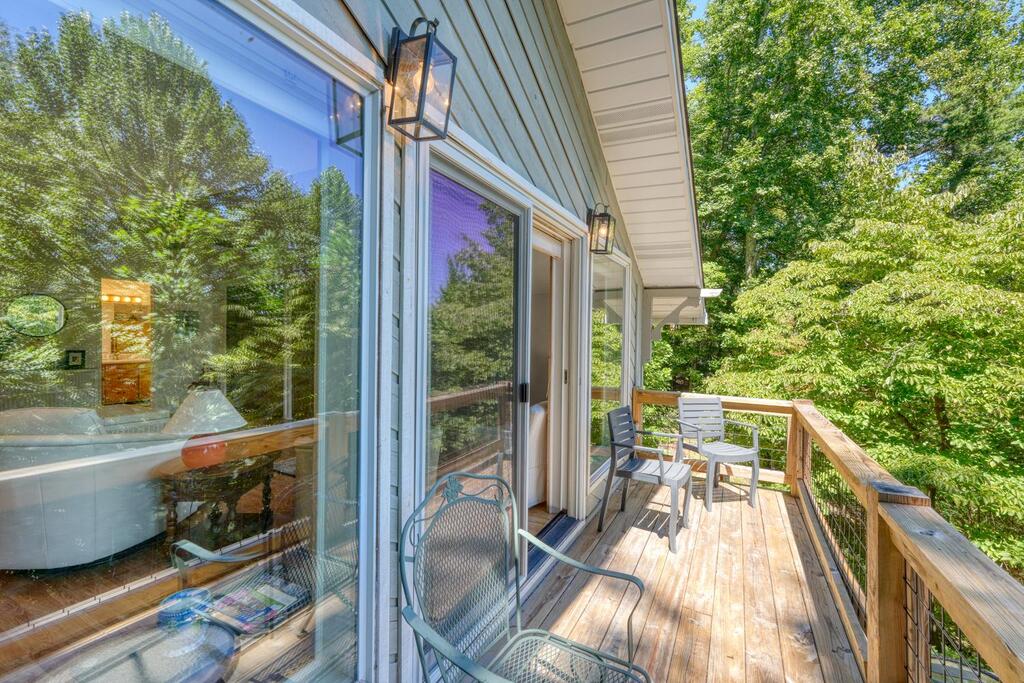 1710 Summit Trail