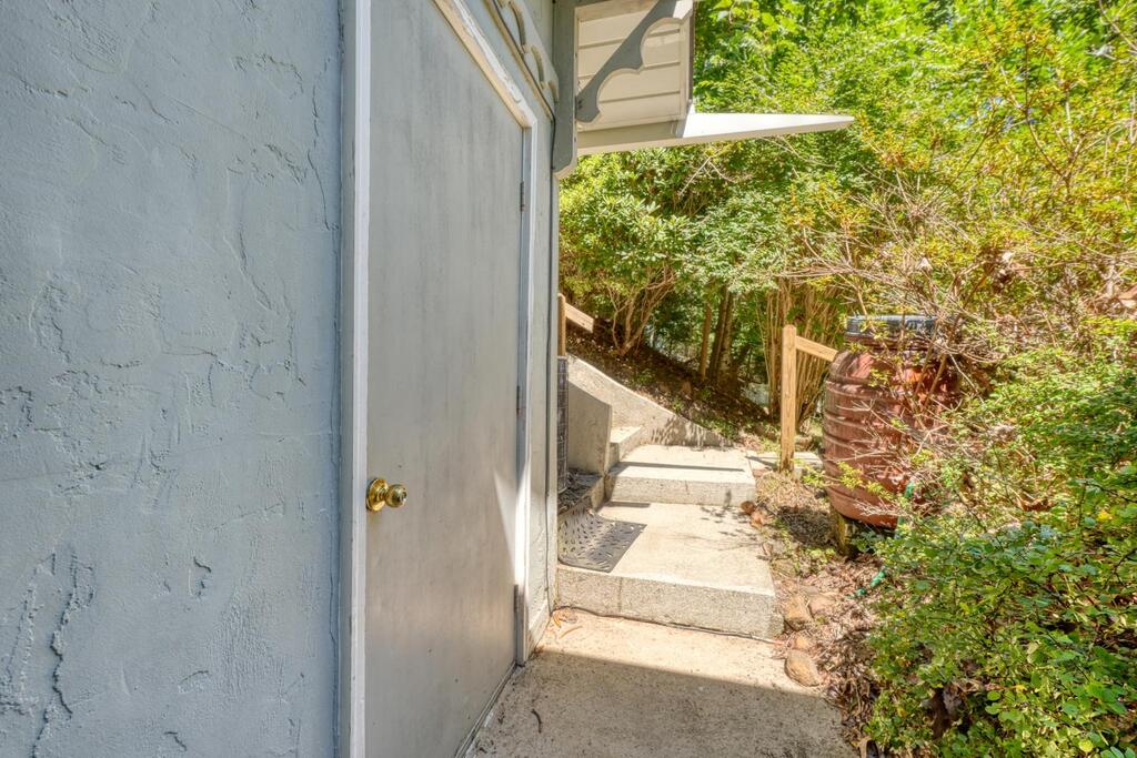 1710 Summit Trail