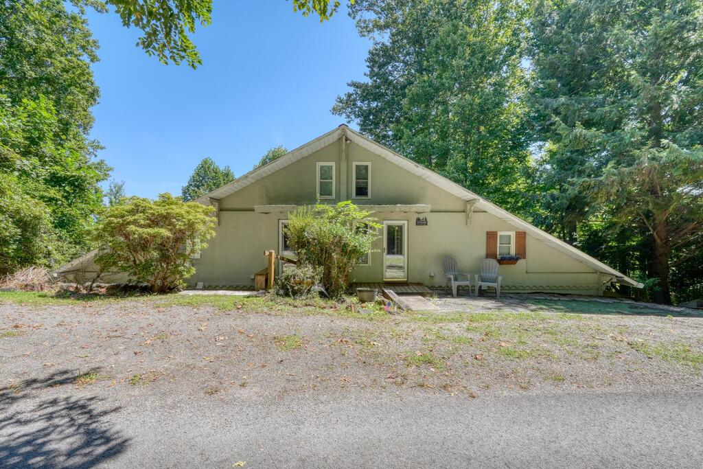 1710 Summit Trail