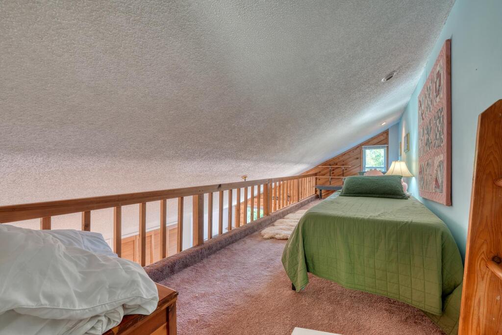 1710 Summit Trail