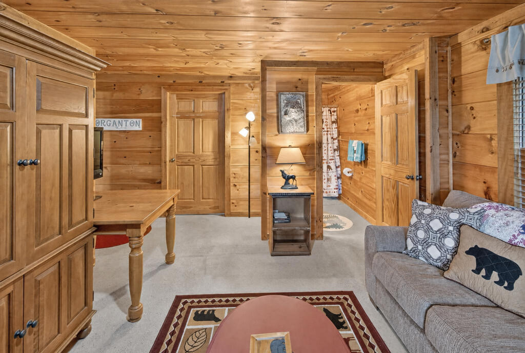 76 Channing Hollow