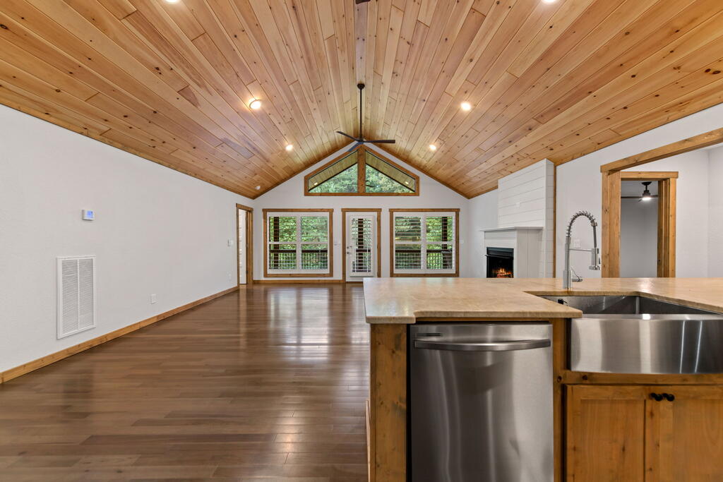 105 Loftis Mountain Road