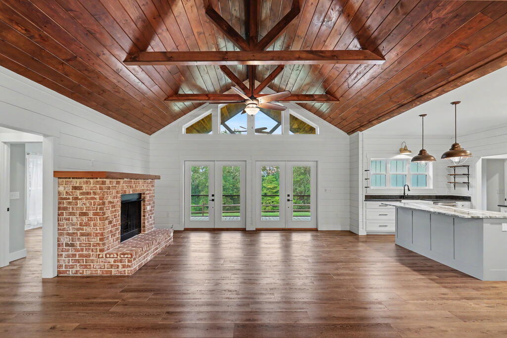 648 Crestwood Drive