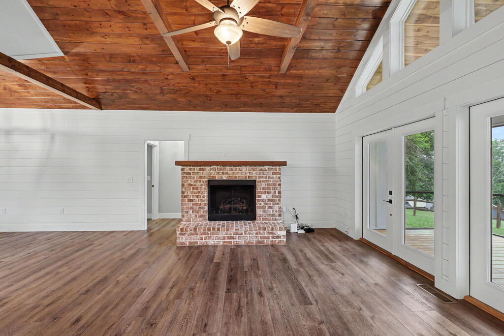 648 Crestwood Drive
