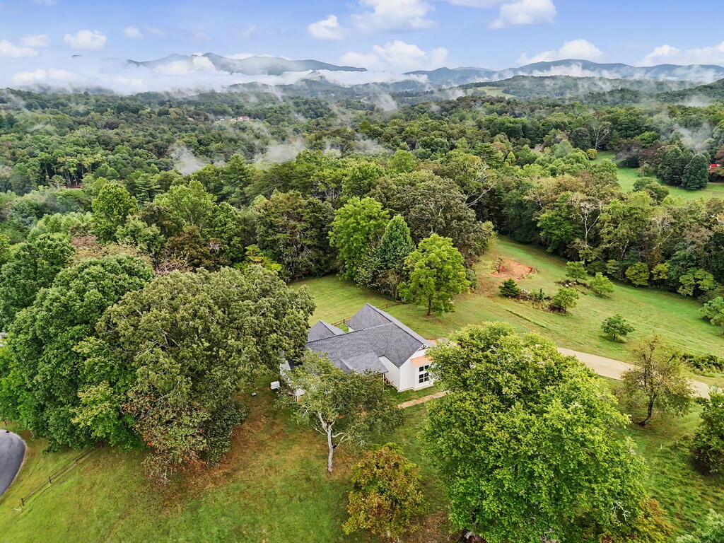 648 Crestwood Drive