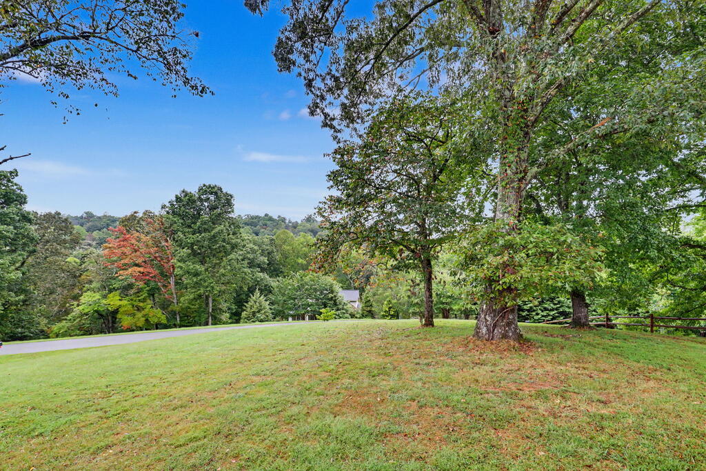 648 Crestwood Drive