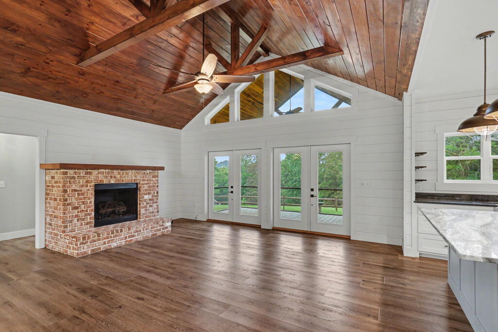 648 Crestwood Drive