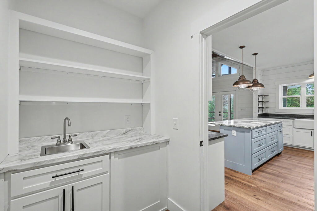 648 Crestwood Drive