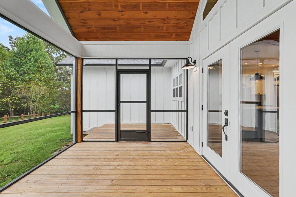 648 Crestwood Drive