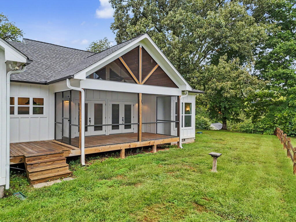 648 Crestwood Drive