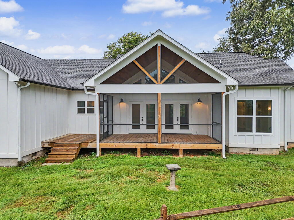 648 Crestwood Drive