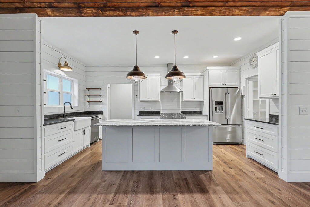 648 Crestwood Drive