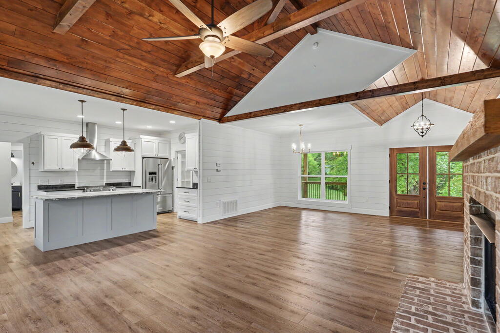 648 Crestwood Drive