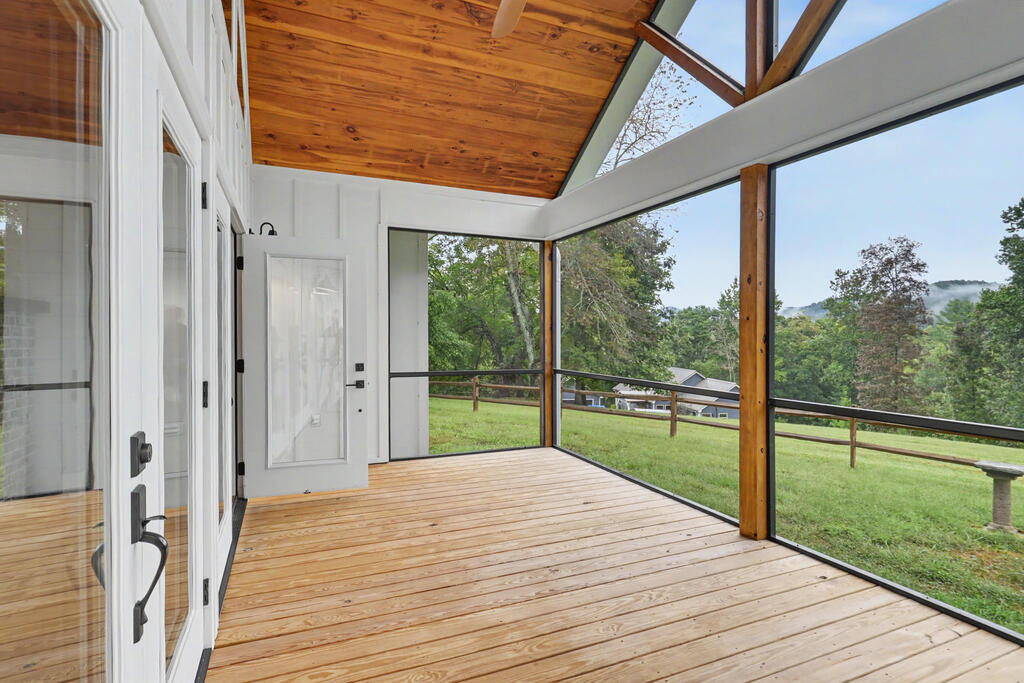 648 Crestwood Drive