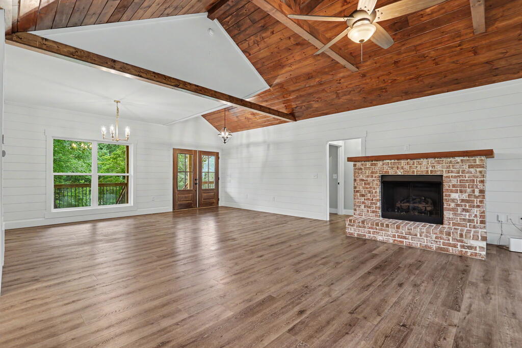 648 Crestwood Drive