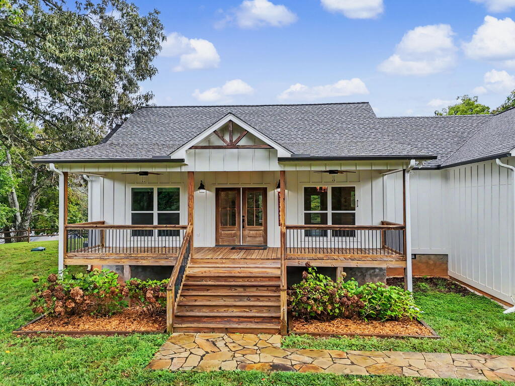 648 Crestwood Drive