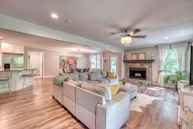 1217 Blue Ridge Hwy
