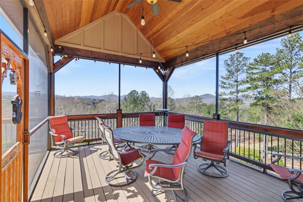 899 RIDGE POINTE Way