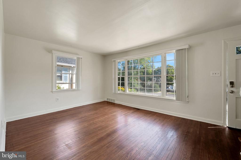 23 W Ridge Rd