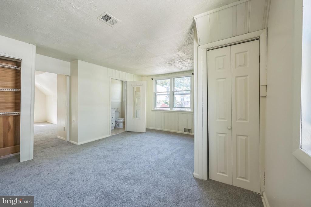 23 W Ridge Rd