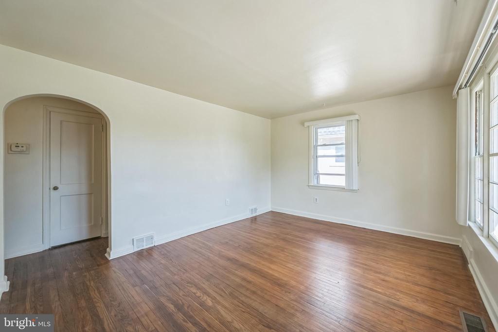 23 W Ridge Rd