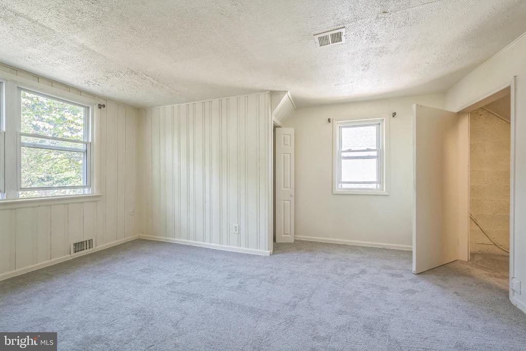 23 W Ridge Rd