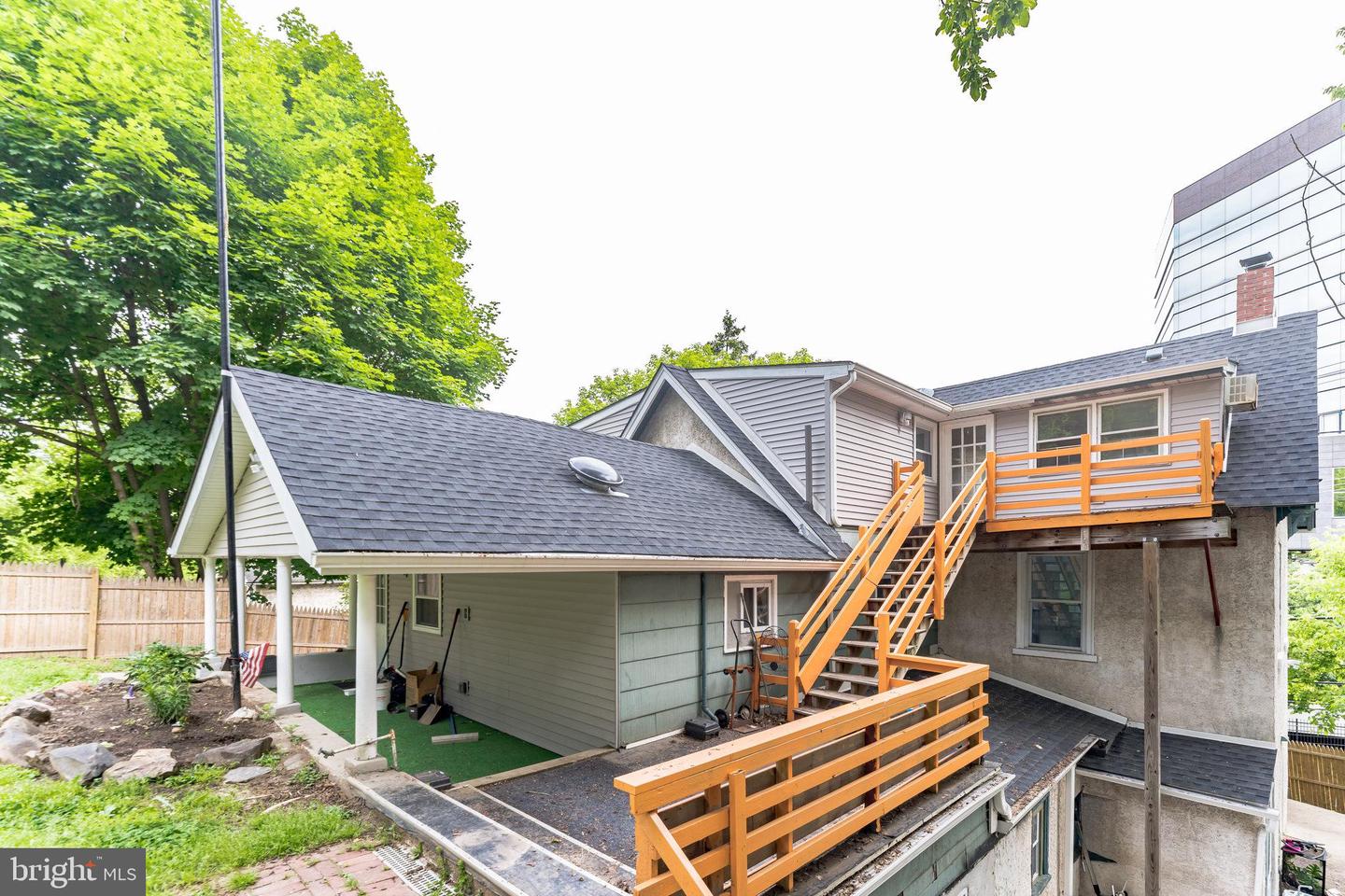 228 CRAWFORD AVENUE Unit: 3