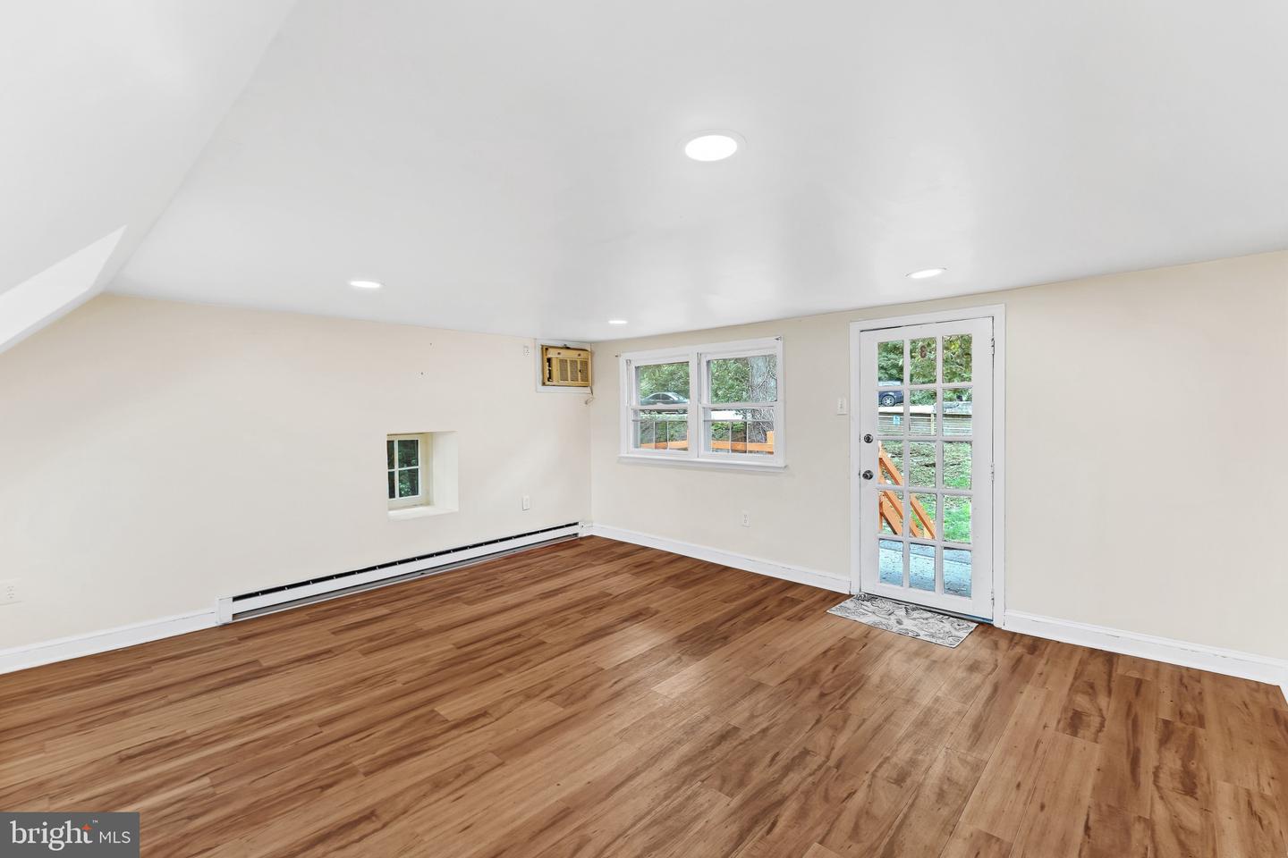 228 CRAWFORD AVENUE Unit: 3