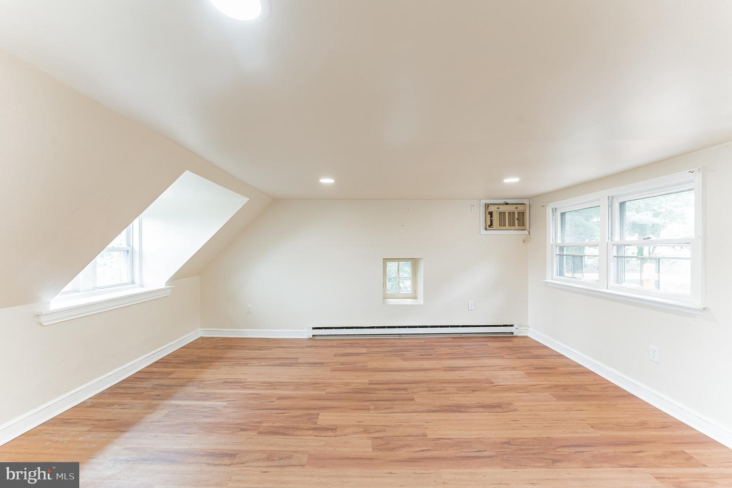 228 CRAWFORD AVENUE Unit: 3