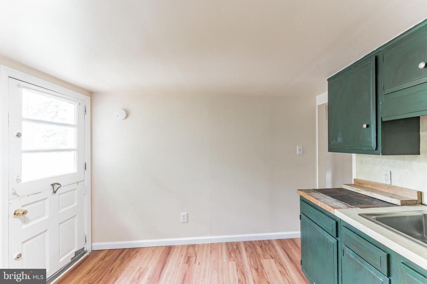 228 CRAWFORD AVENUE Unit: 3