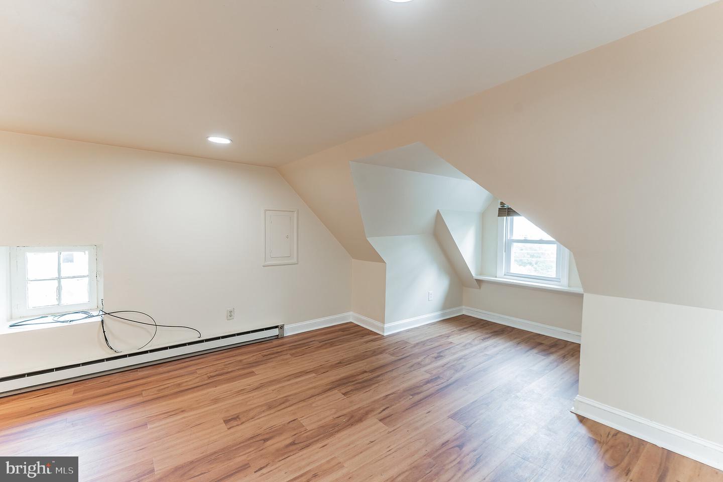 228 CRAWFORD AVENUE Unit: 3