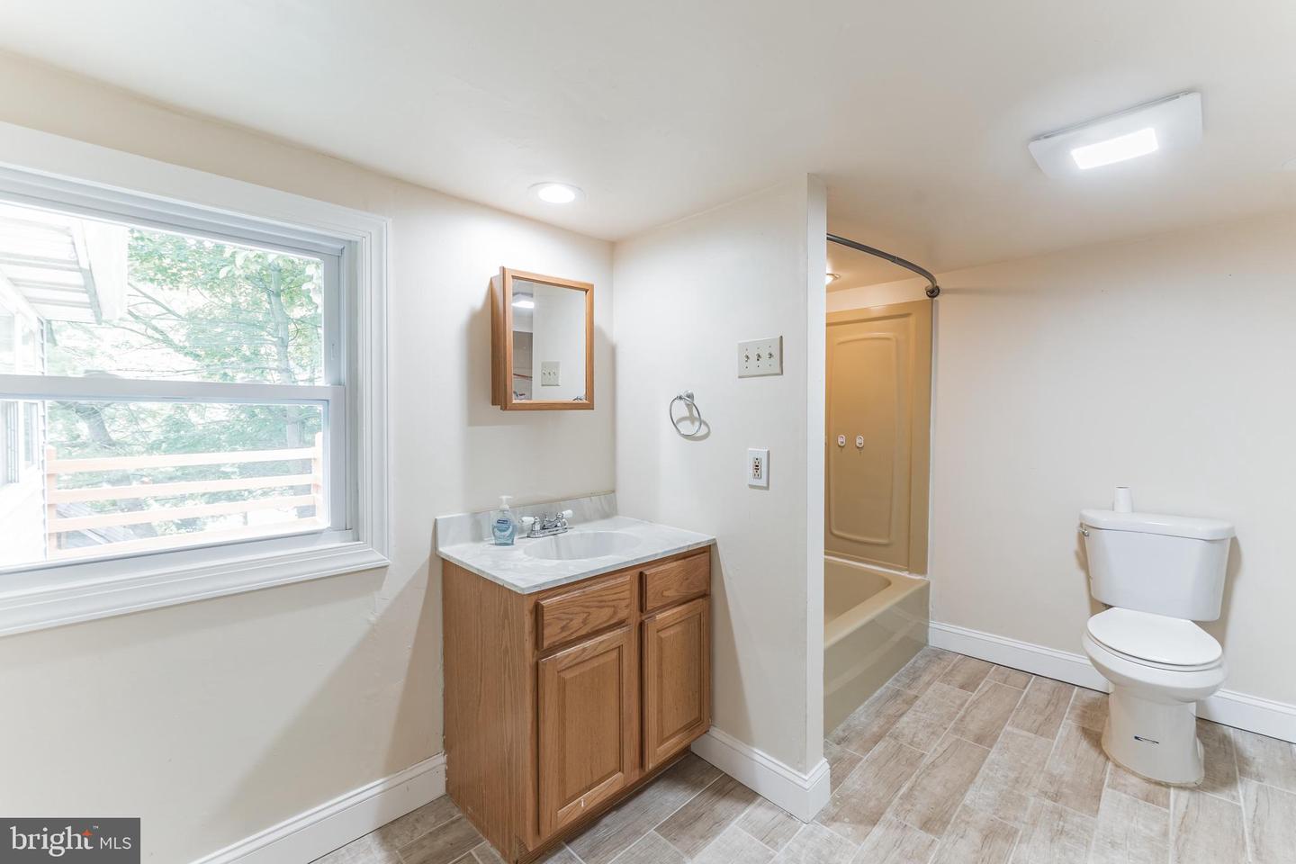 228 CRAWFORD AVENUE Unit: 3