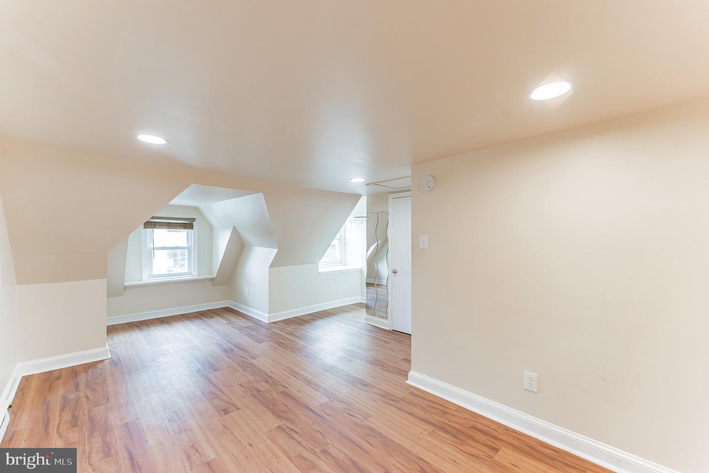 228 CRAWFORD AVENUE Unit: 3