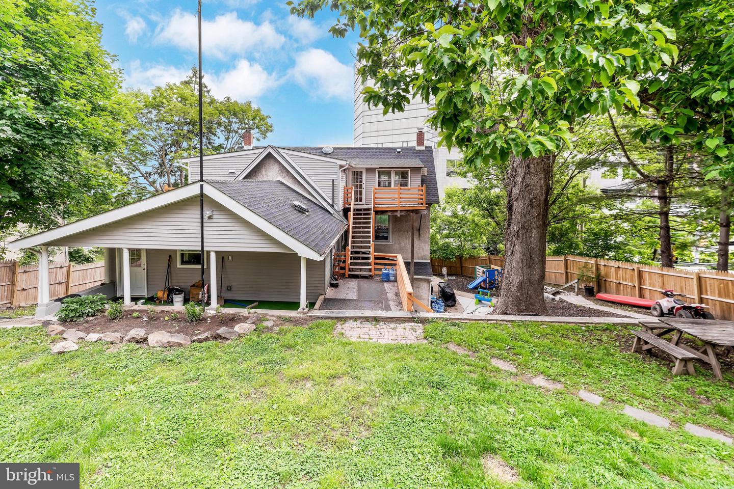 228 CRAWFORD AVENUE Unit: 3