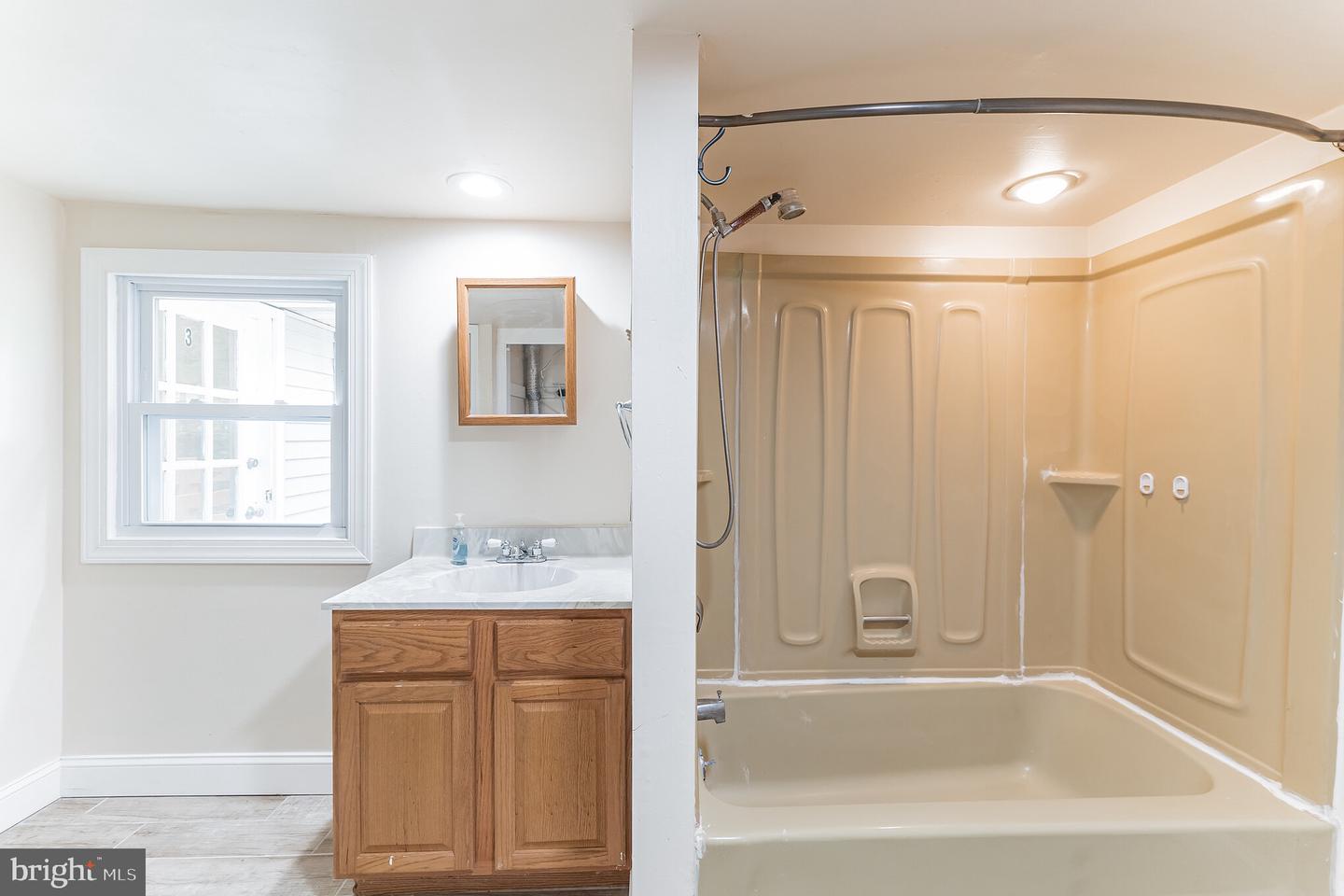 228 CRAWFORD AVENUE Unit: 3