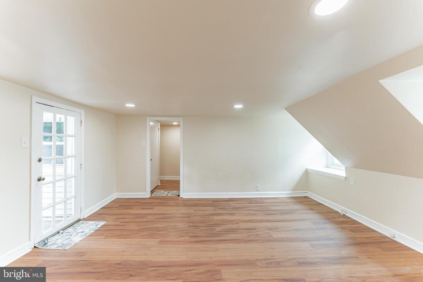 228 CRAWFORD AVENUE Unit: 3