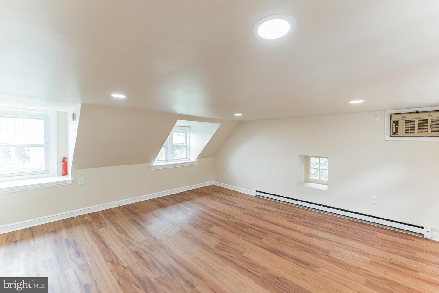 228 CRAWFORD AVENUE Unit: 3