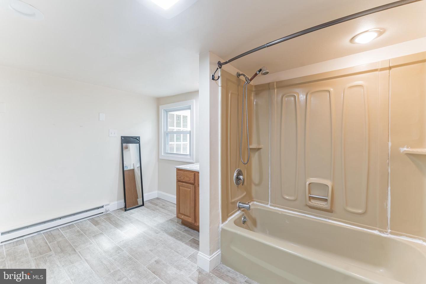 228 CRAWFORD AVENUE Unit: 3