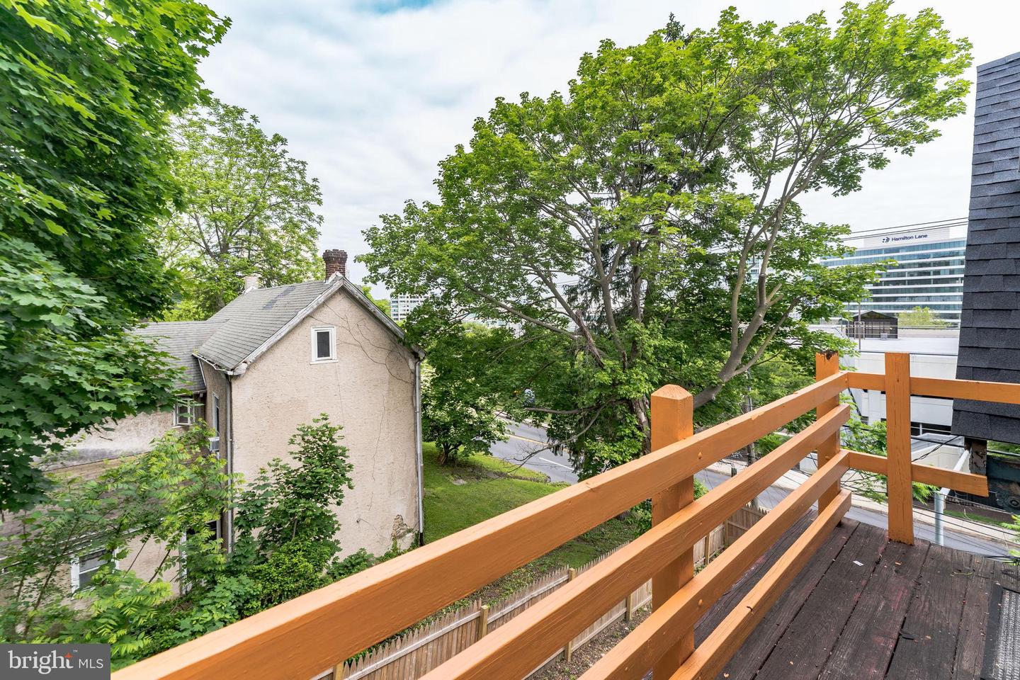 228 CRAWFORD AVENUE Unit: 3