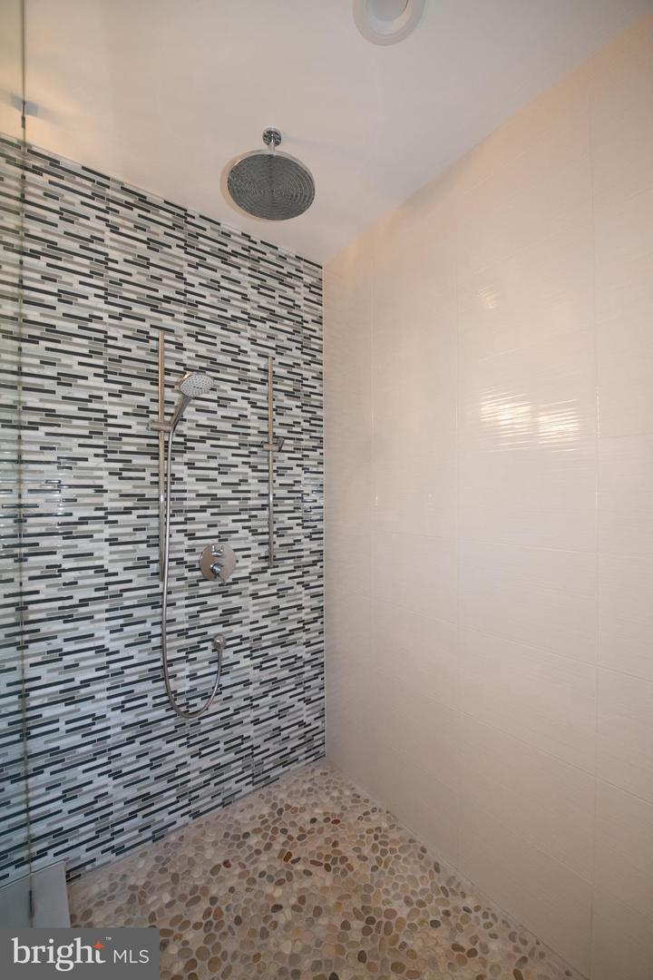 2232 WISTERIA AVENUE