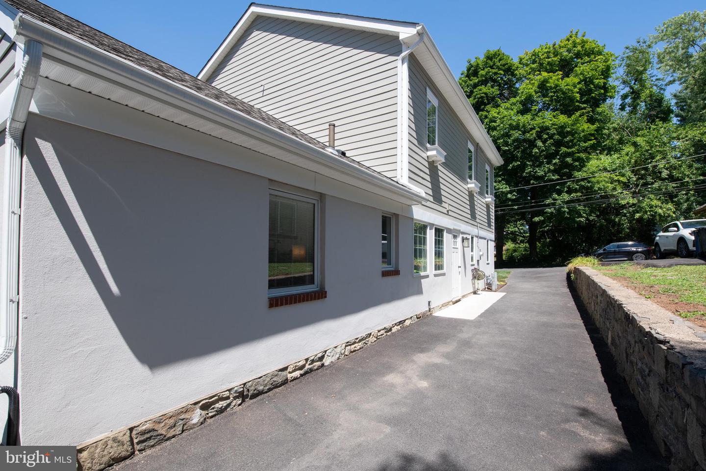 2232 WISTERIA AVENUE