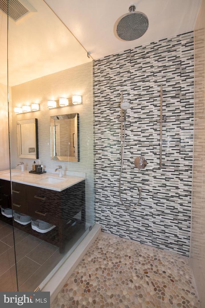 2232 WISTERIA AVENUE