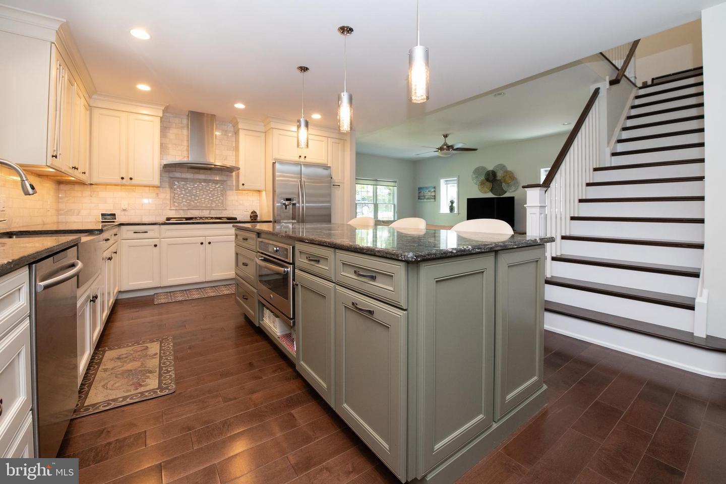 2232 WISTERIA AVENUE