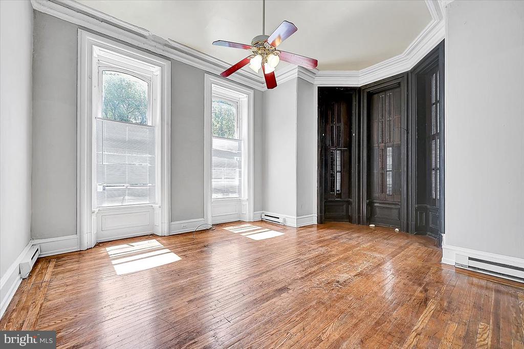 907 Dekalb St